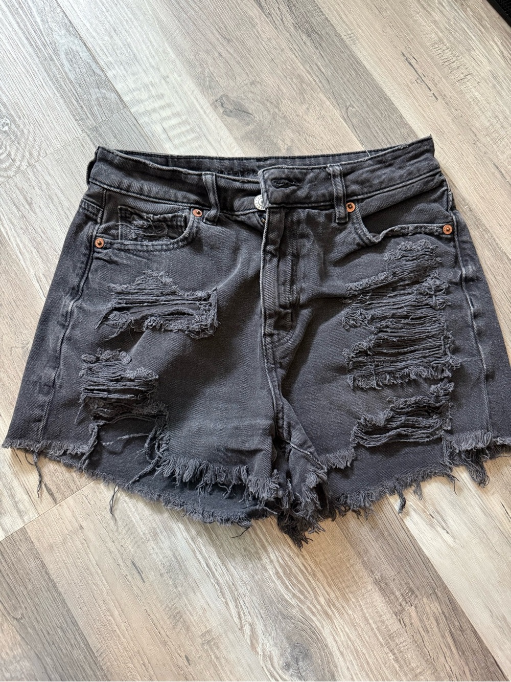 American Eagle Mom Short - Black Distressed Denim
